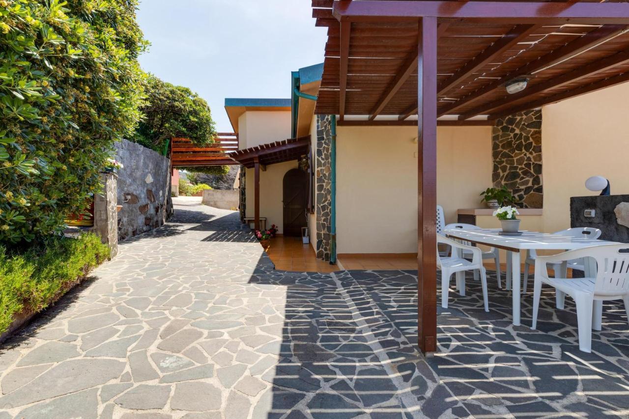 La Terrazza Sul Mare Villa Magomadas Exteriör bild