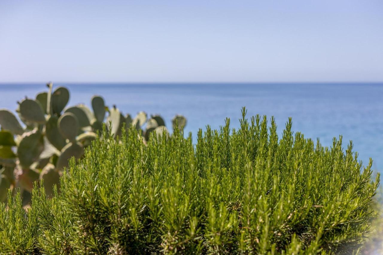 La Terrazza Sul Mare Villa Magomadas Exteriör bild