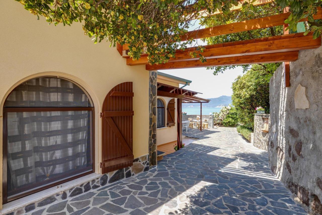 La Terrazza Sul Mare Villa Magomadas Exteriör bild